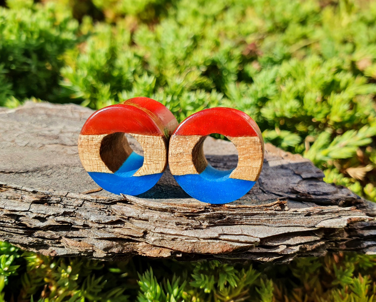 

Серьги плаги WoodWork TUNNEL Round Red-Blue 22 мм Деревянные