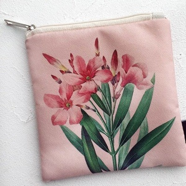 

Косметичка квадратная маленькая "Basic Цветы" Present косметичка квадратная с ярким принтом