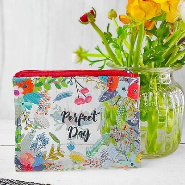 

Косметичка прозрачная пластиковая "Perfect day" Present косметичка прозрачная с принтом