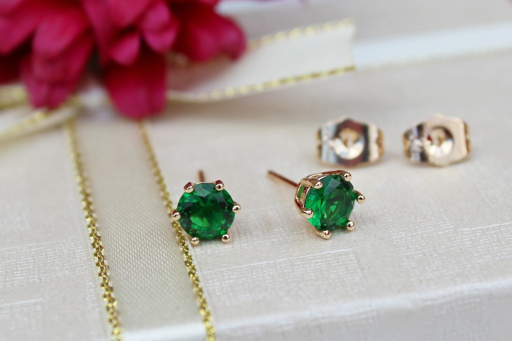 

Серьги гвоздики Xuping Jewelry зеленый камень на шесть креплений 5 мм золотистые