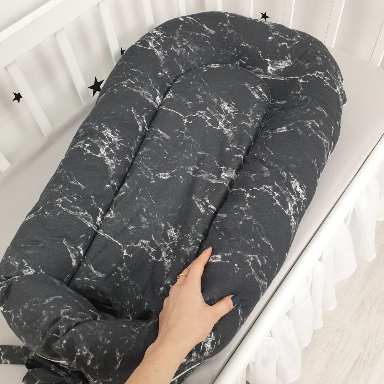 

Кокон-гнёздышко Soft OMK для новорожденного с кокосовым матрасом "Black marble"