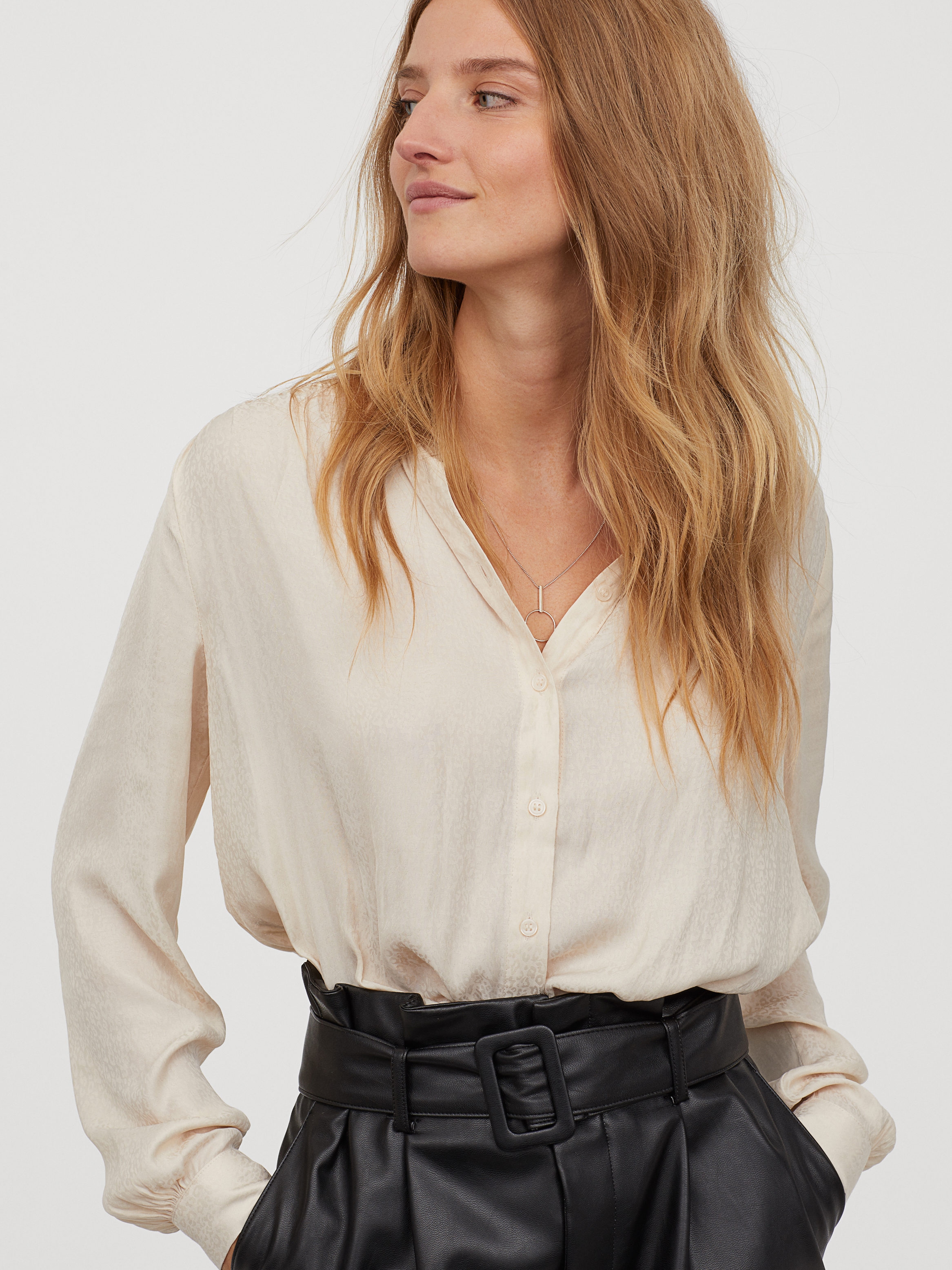 

Блузка H&M 09-0697054-002 38 Светло-бежевая (СА2000001768938)