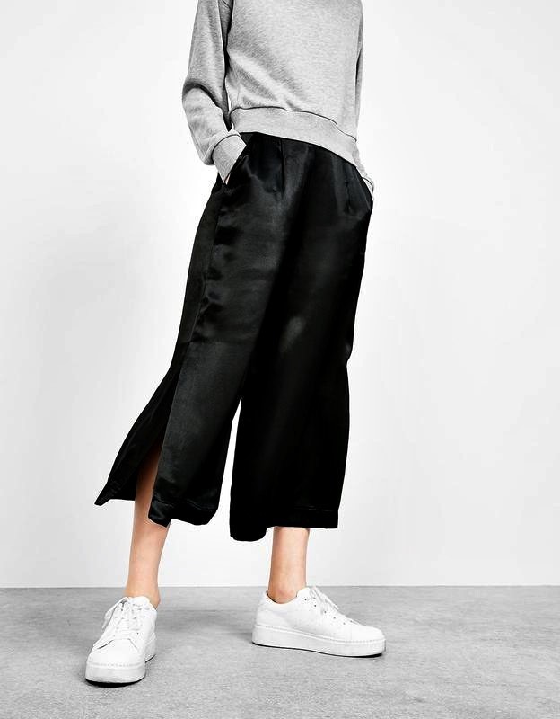 

Брюки-кюлоты с боковыми разрезами черные Bershka М