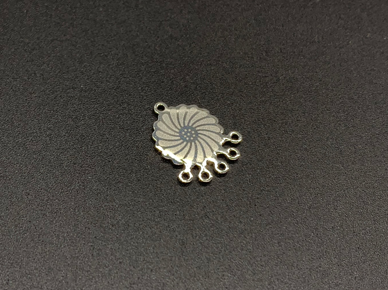 

Подвеска из нержавеющей стали фигурная абстрактная 1,7х1,4 см (Y-113)