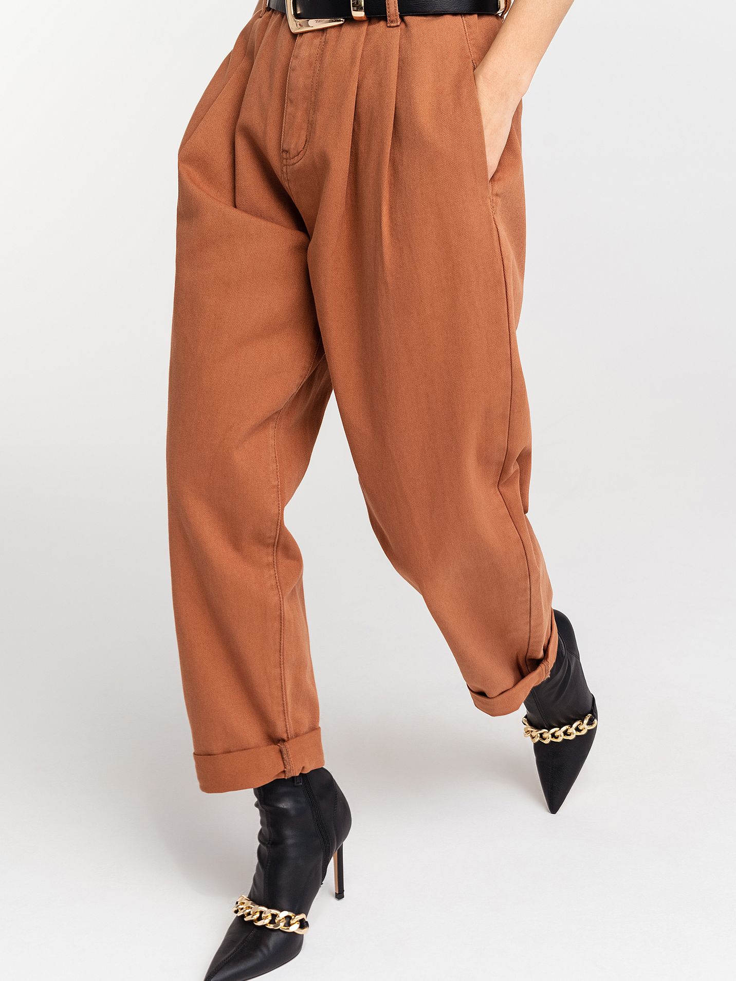 Scotch and soda бордовые брюки. Брюки кирпичного цвета. Брюки кирпичного цвета. Короткие брюки кирпичного цвета. Вельветовые брюки кирпичного цвета.