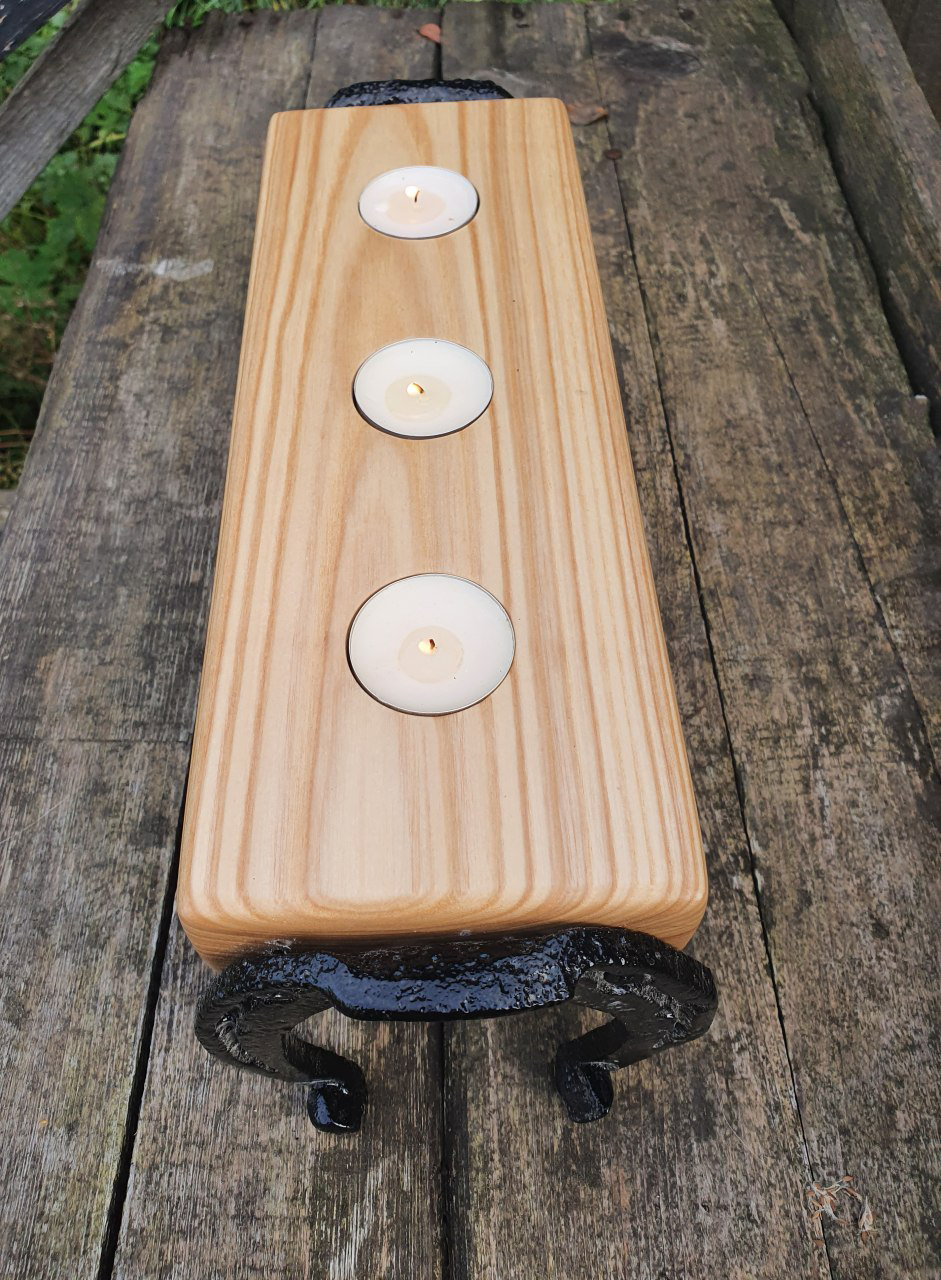 

Подсвечник из подков и дерева Woodworkers