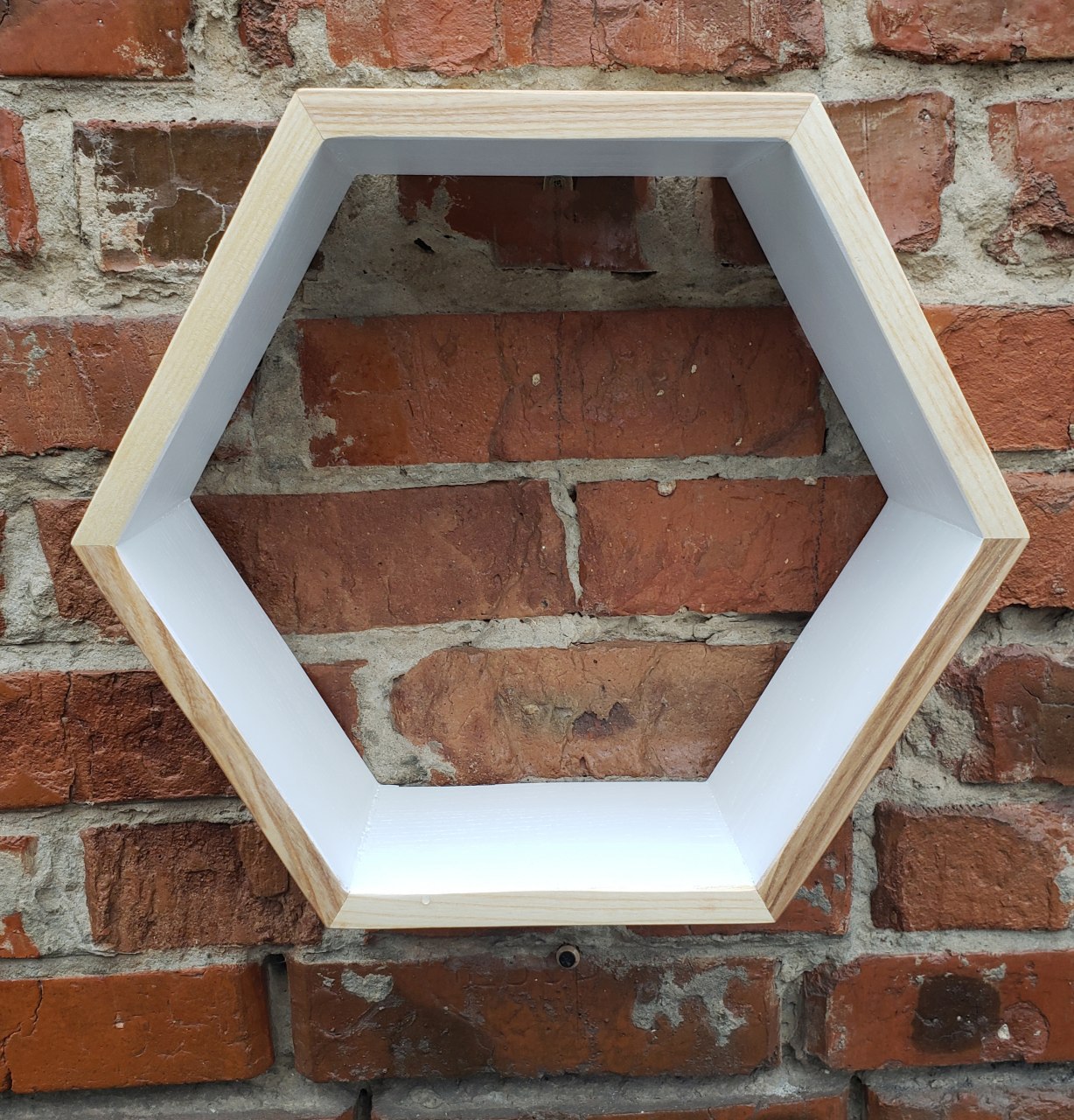 

Настенная полка Woodworkers Сота Bell