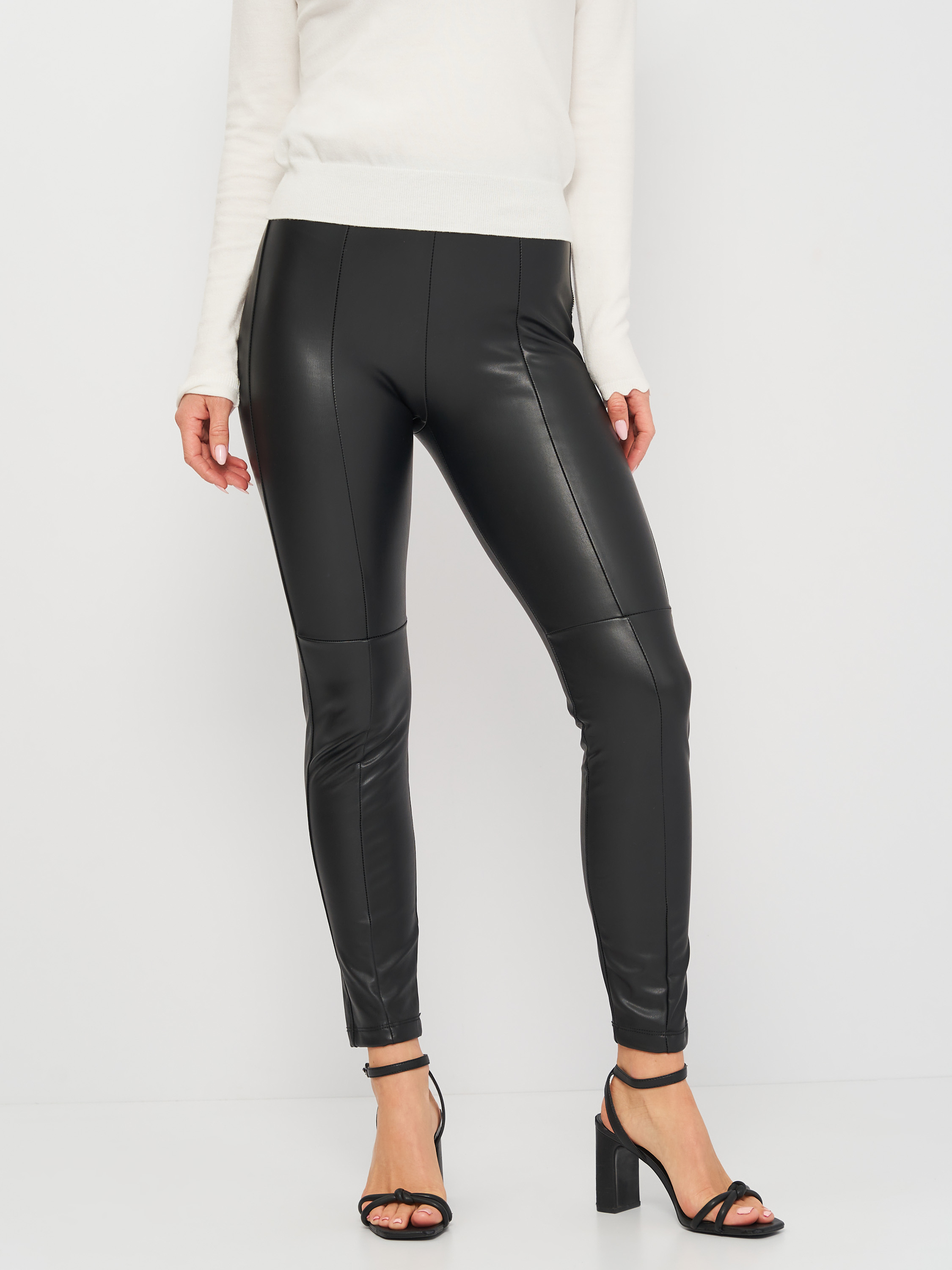 

Брюки из искусственной кожи Bershka XAZ263041KPYM M Черные