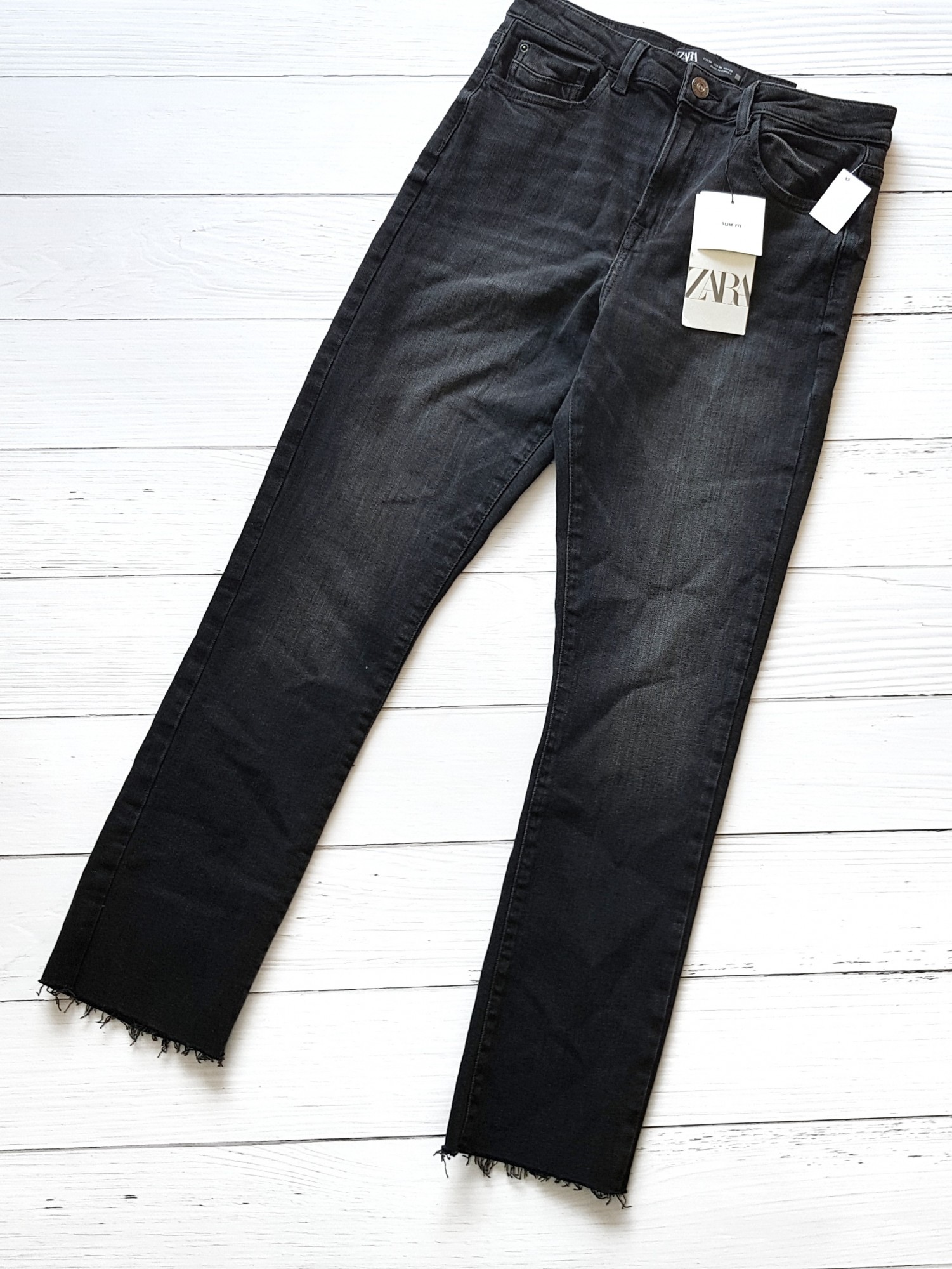 

Черные женские джинсы с обстряпанным краем Zara 8699-1111 38