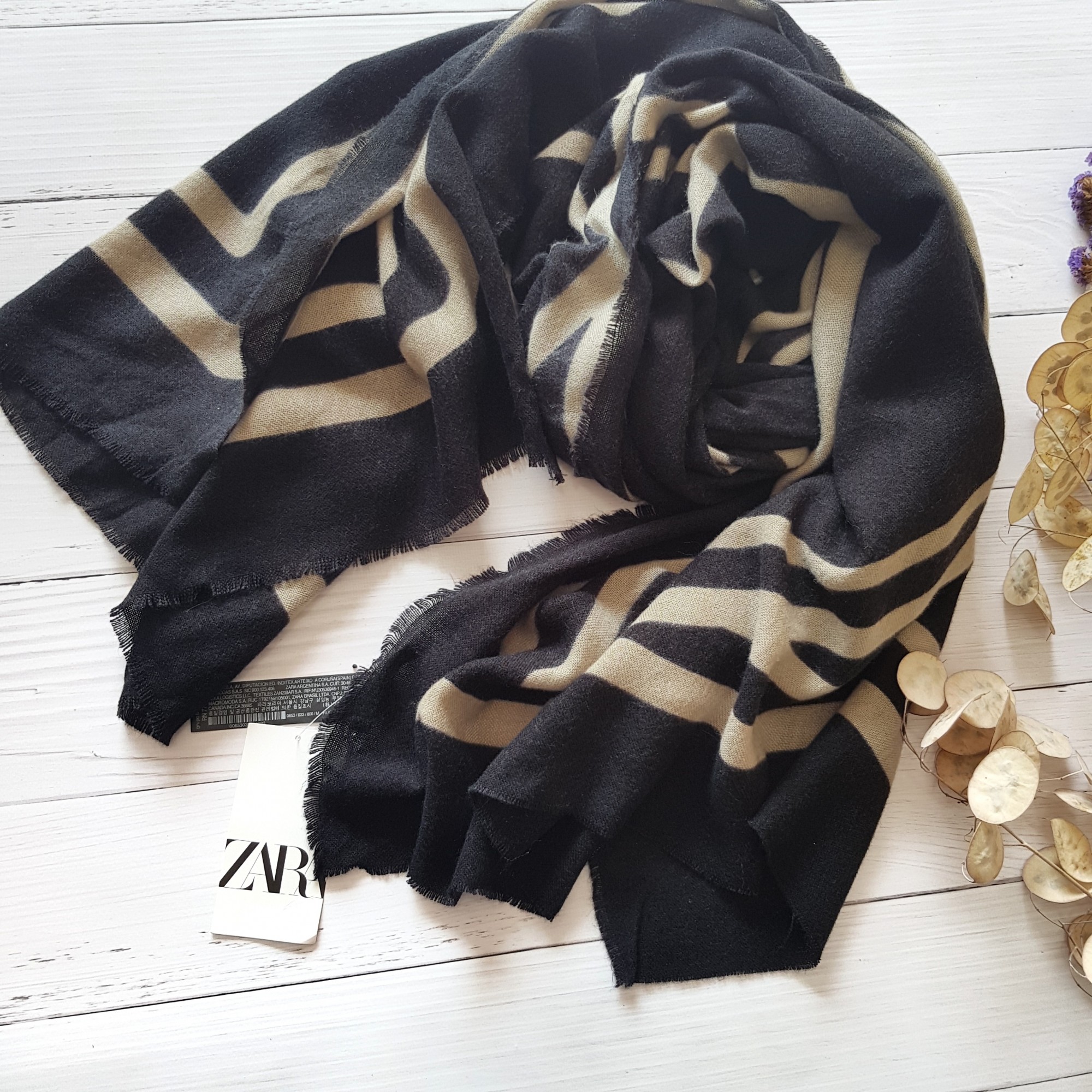 

Палантин черный в бежевый принт Zara 8874 -1111