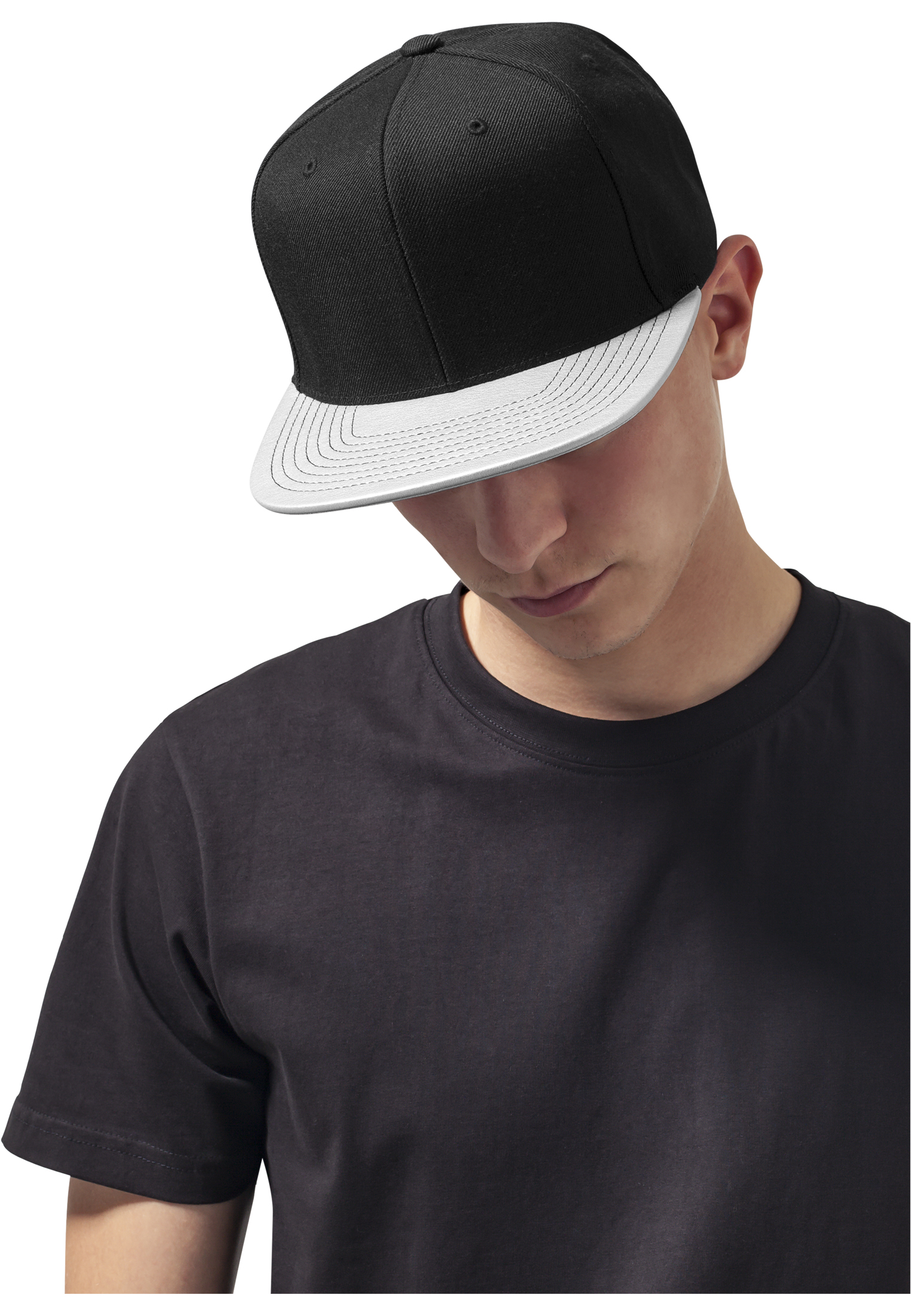 

Классический Snapback Yupoong черный с серебряным козырьком, Классический Snapback Yupoong черный с серебряным козырьком One Size
