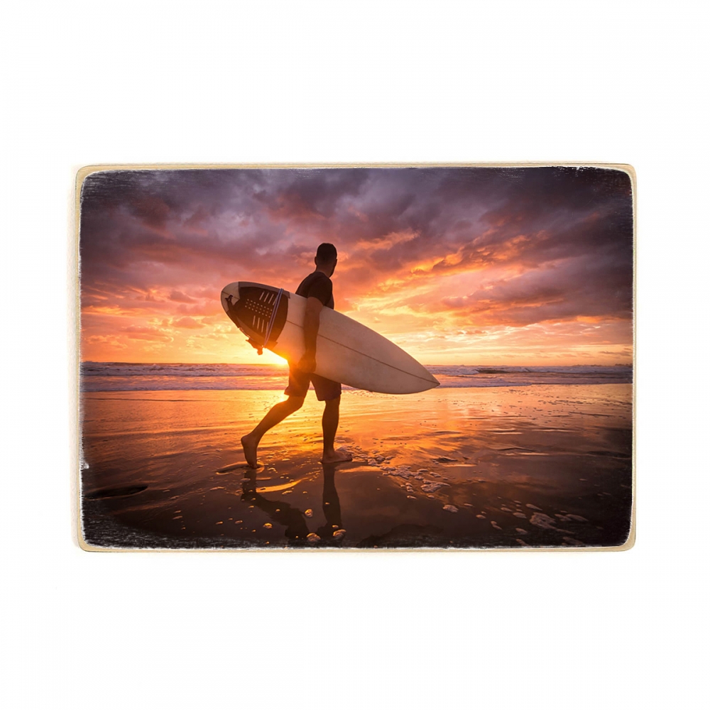 

Деревянный постер Природа Surfer On The Beach With His Longboard А2
