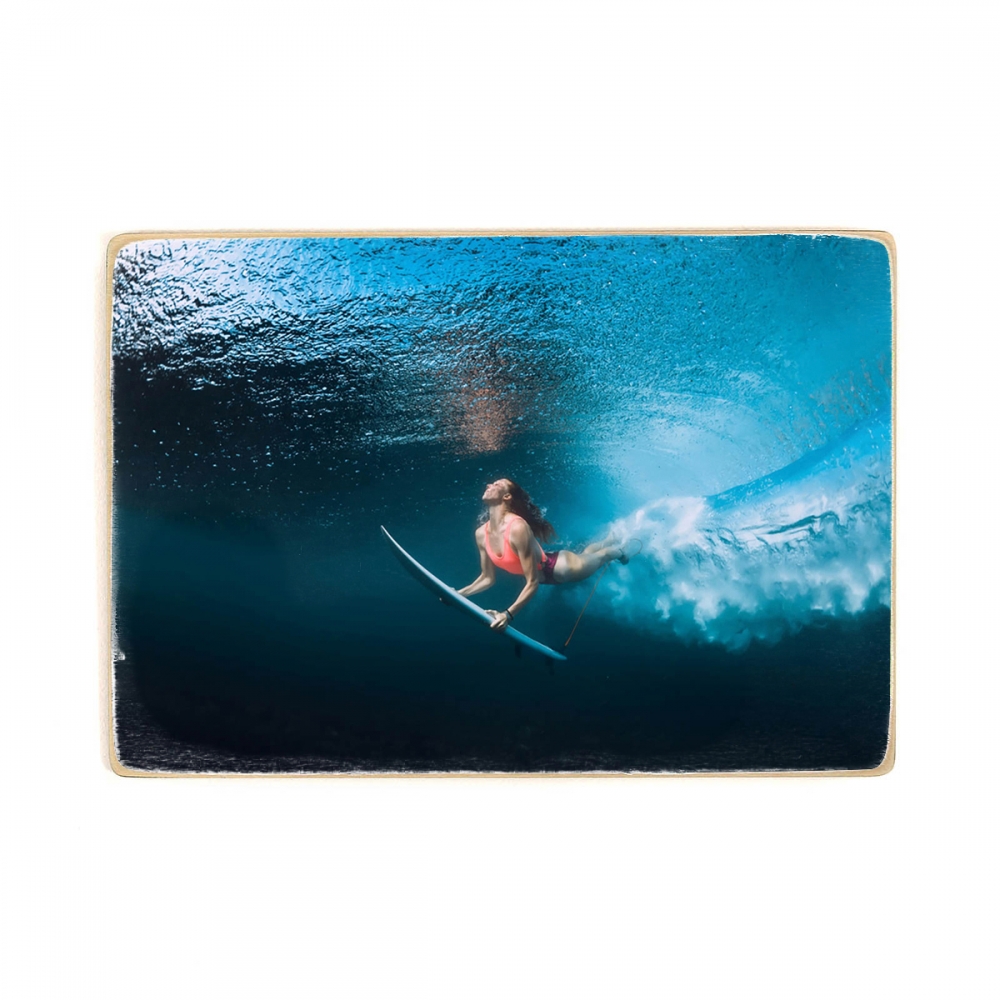 

Деревянный постер Природа Professional Surfer Woman With Wurfboard Dive Underwater А1