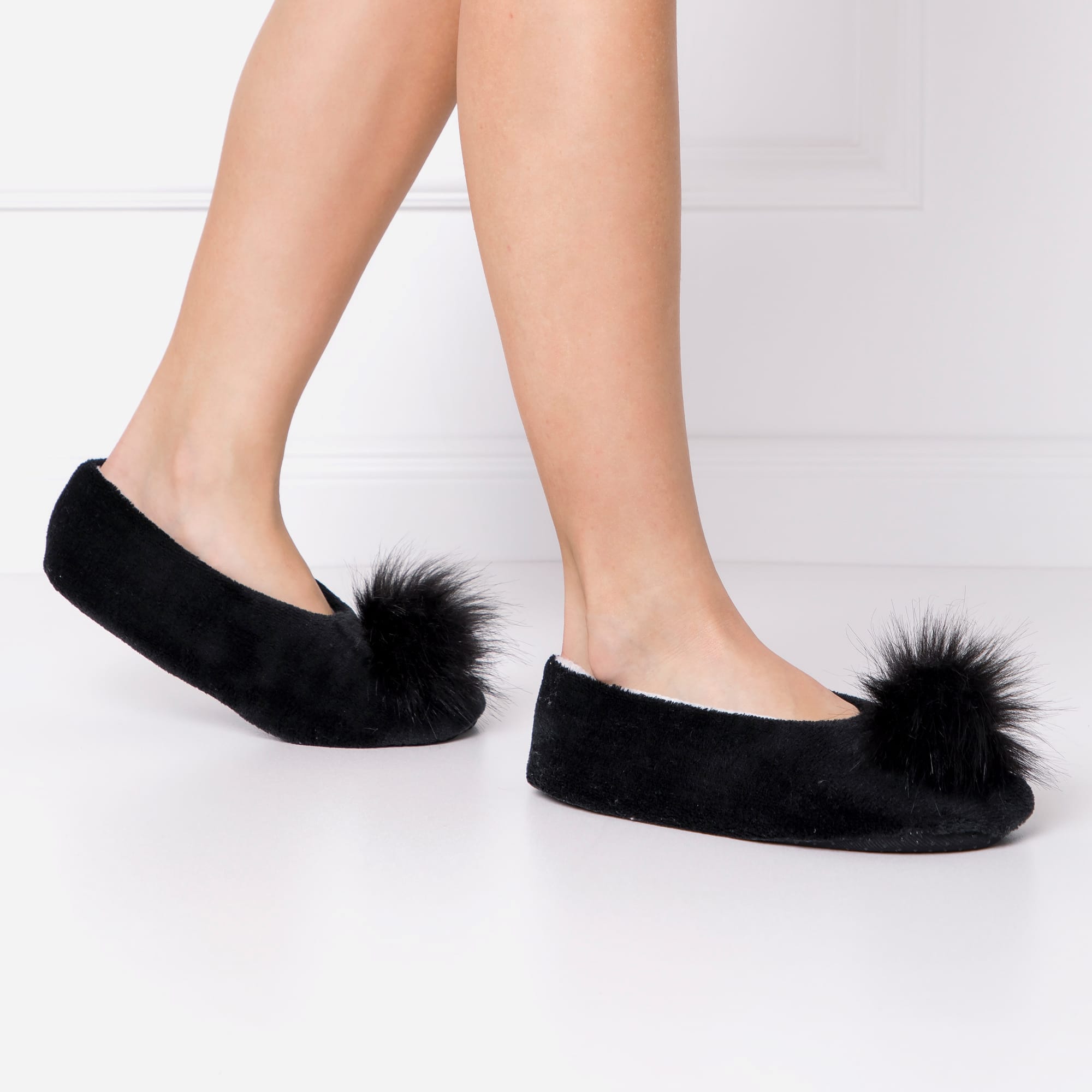 

Комнатные тапочки Aruelle Eve slippers black 39-41 Черные