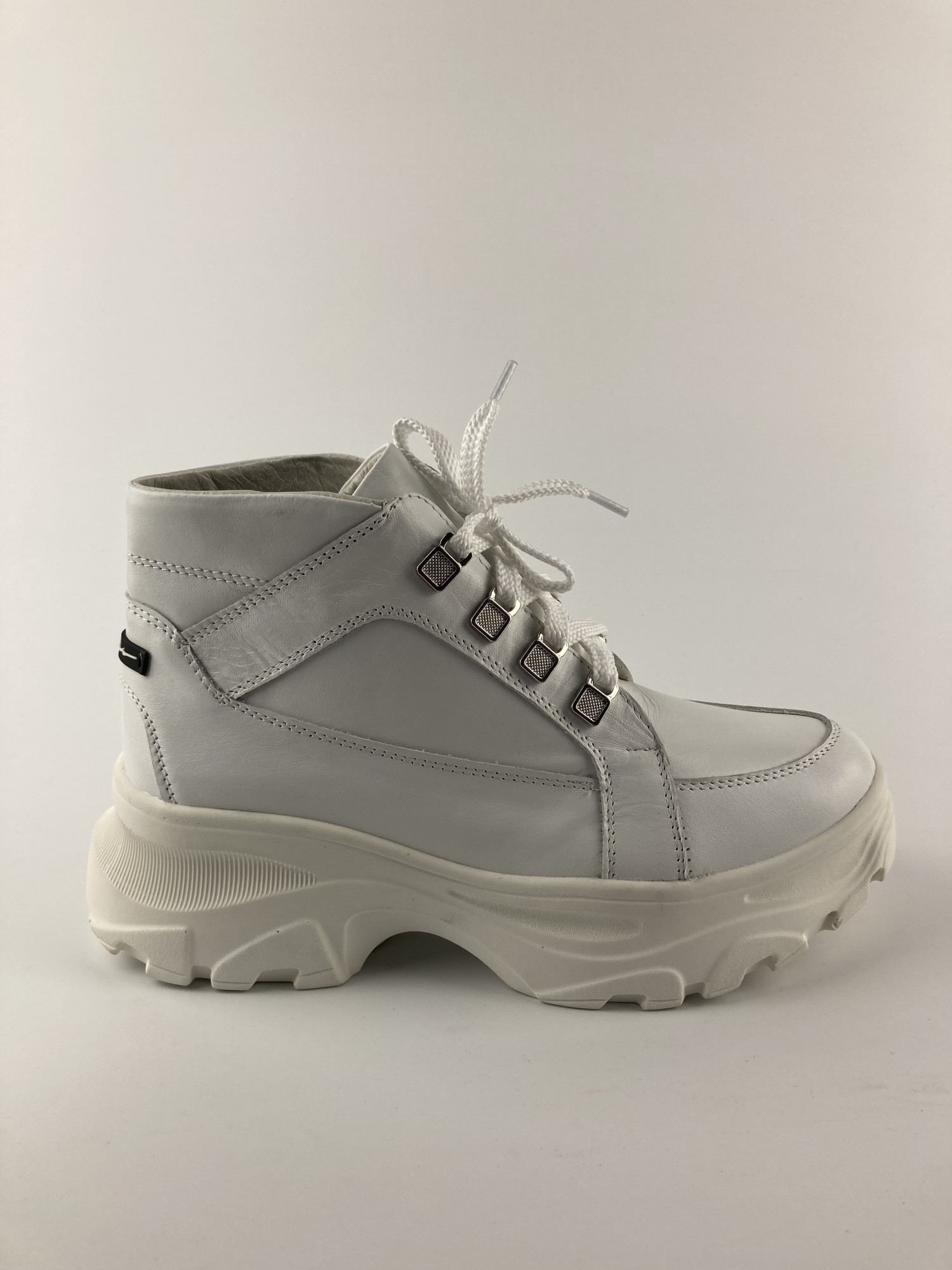 

Ботинки DJUS SHOES 38 (24,5 см.) 17.02.90 Белые