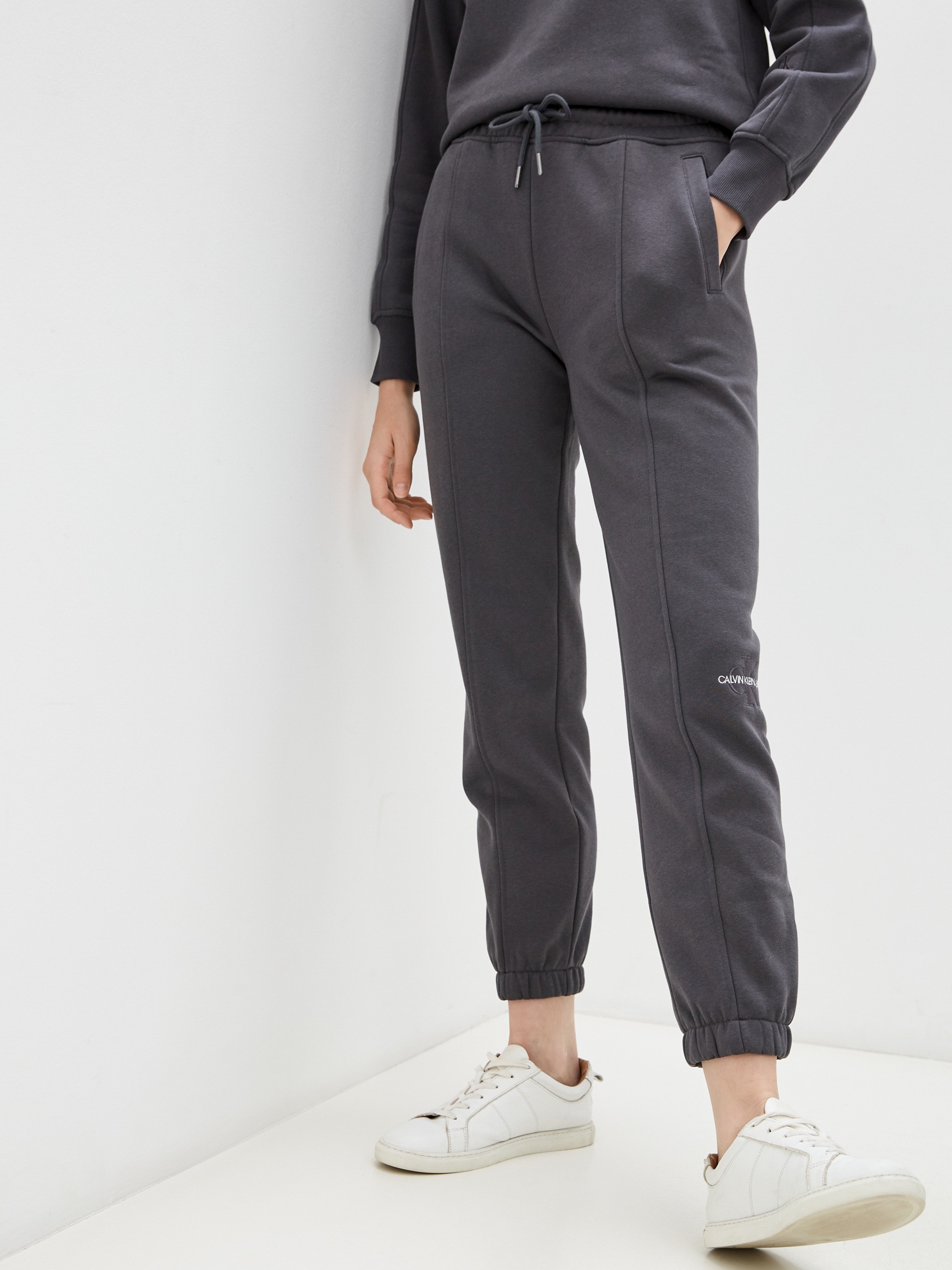

Спортивные штаны Calvin Klein Jeans J20J216240-PCK  Серые, Спортивные штаны Calvin Klein Jeans J20J216240-PCK M Серые