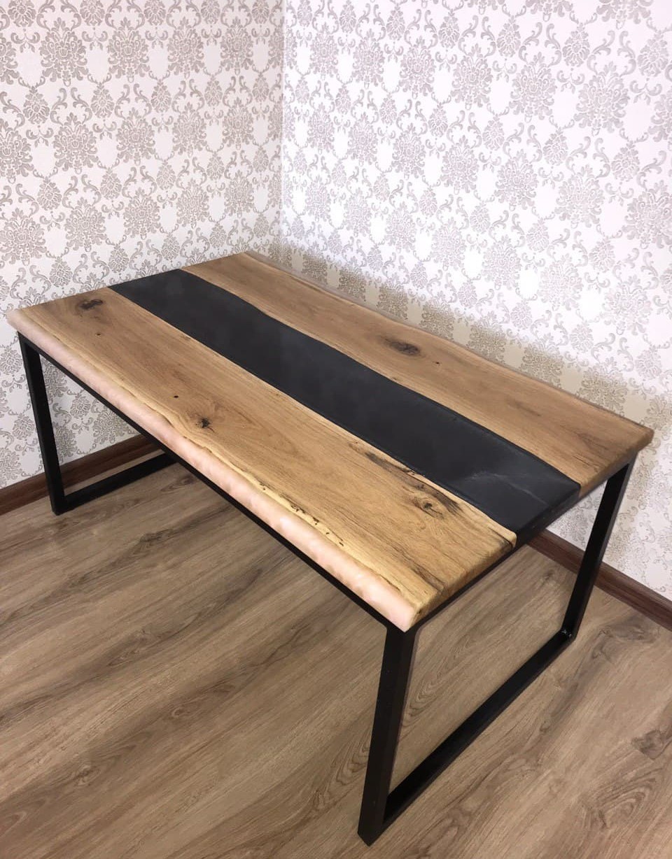 

Журнальный столик Bordo из дуба и чёрной эпоксидной смолы