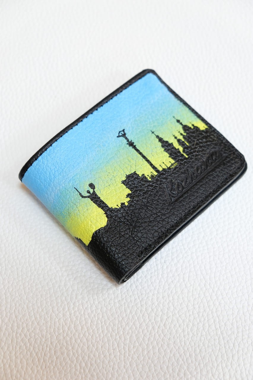 

Кожаный кошелек с авторским рисунком. Кастомный бумажник из натуральной кожи. Черный Jet Custom Kyiv