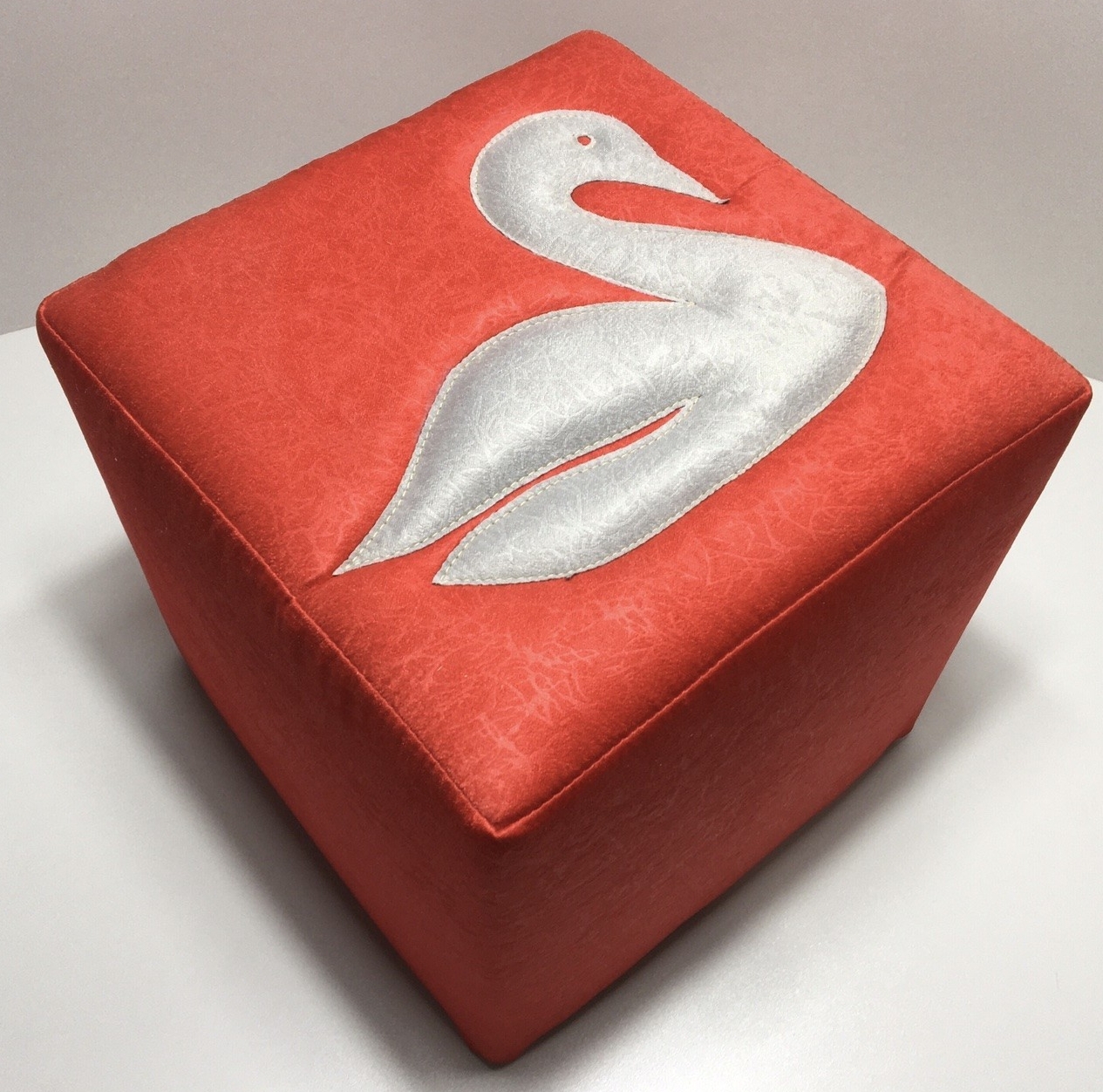 

Пуф Divoson Лебедь, красный