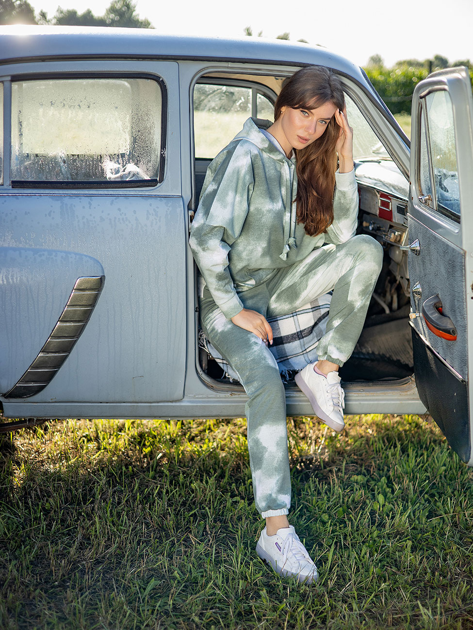 

Костюм в стиле тай-дай с карманом кенгуру Оливковий  Vikamoda 3294, Костюм в стиле тай-дай с карманом кенгуру Оливковий L Vikamoda 3294