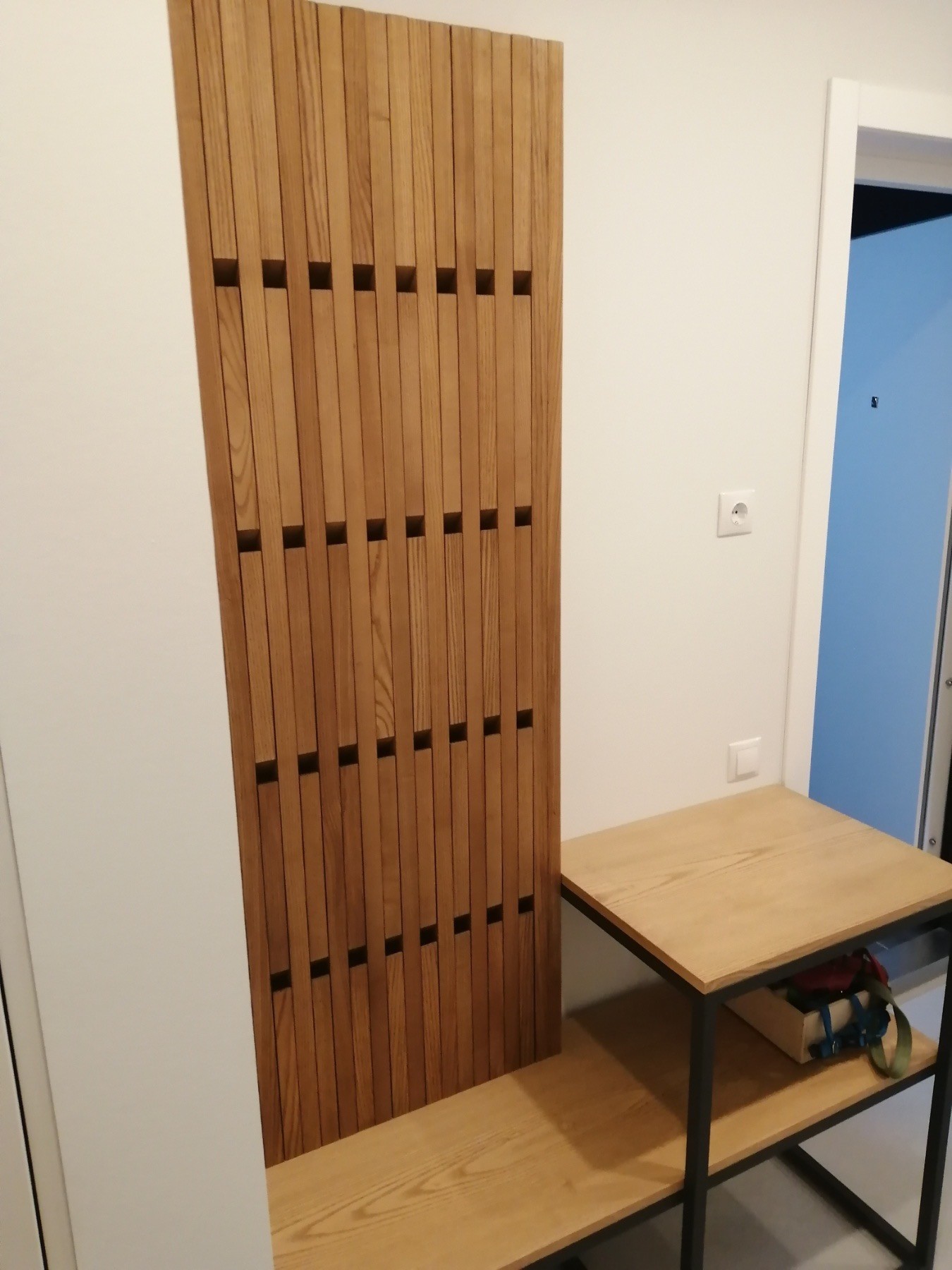 

Настенная вешалка WoodGood Piano XL 810*100*1470 мм ясень SLT.S 3209