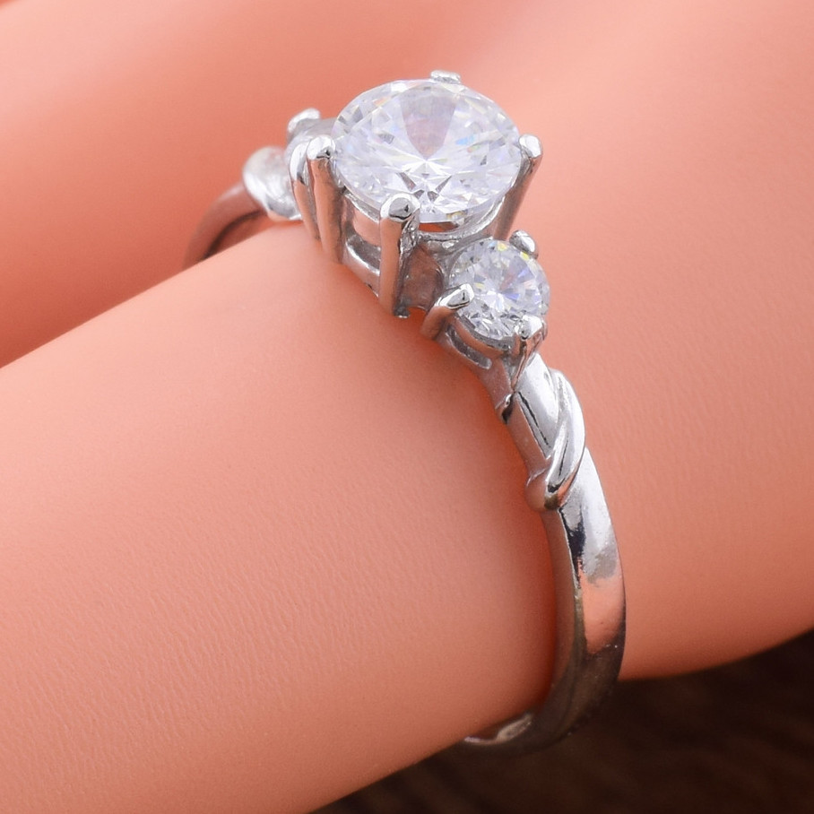 

Серебряное кольцо Авенса вставка белые фианиты 19