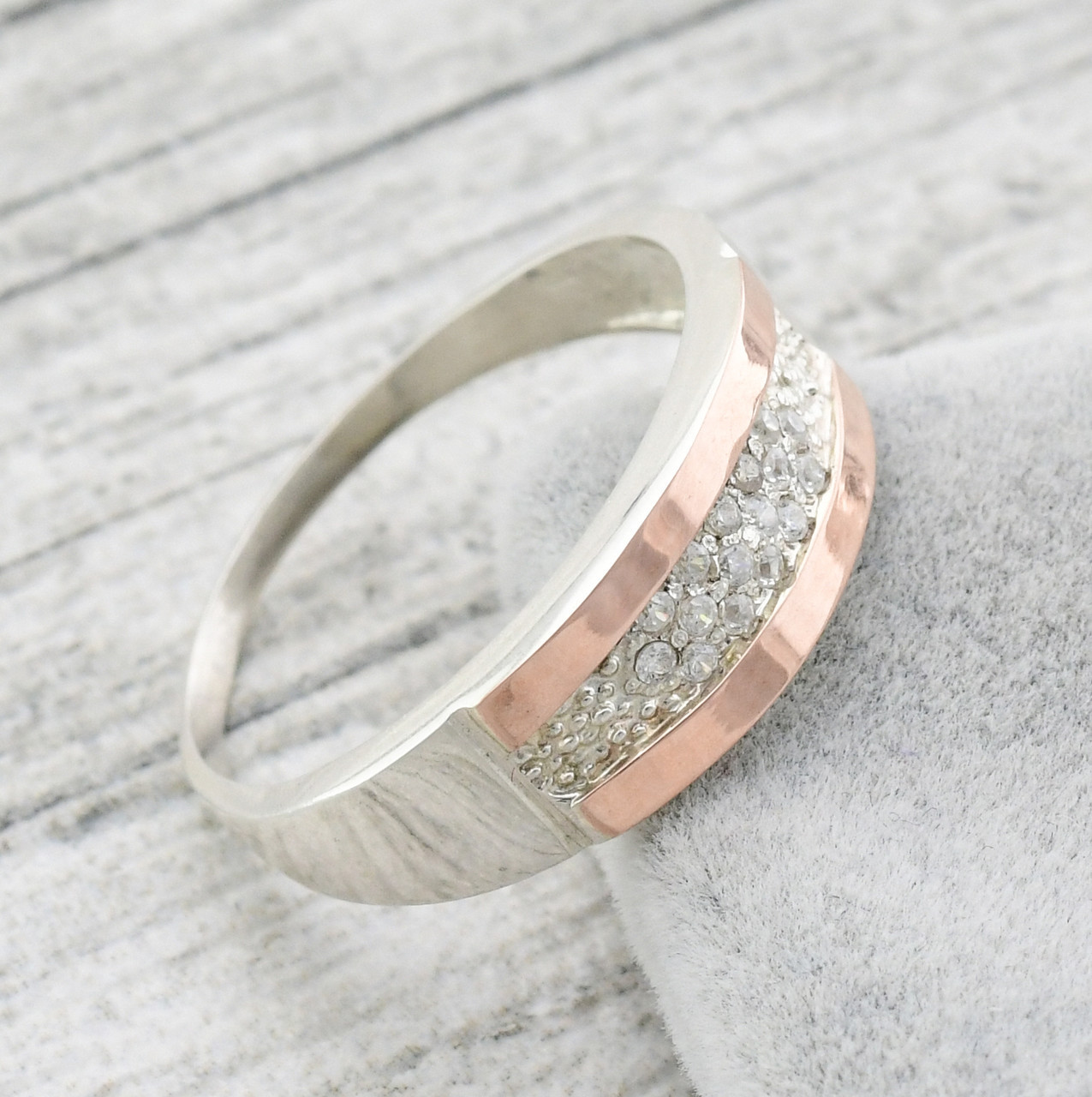 

Серебряное кольцо с золотом Лидия вставка белые фианиты 16
