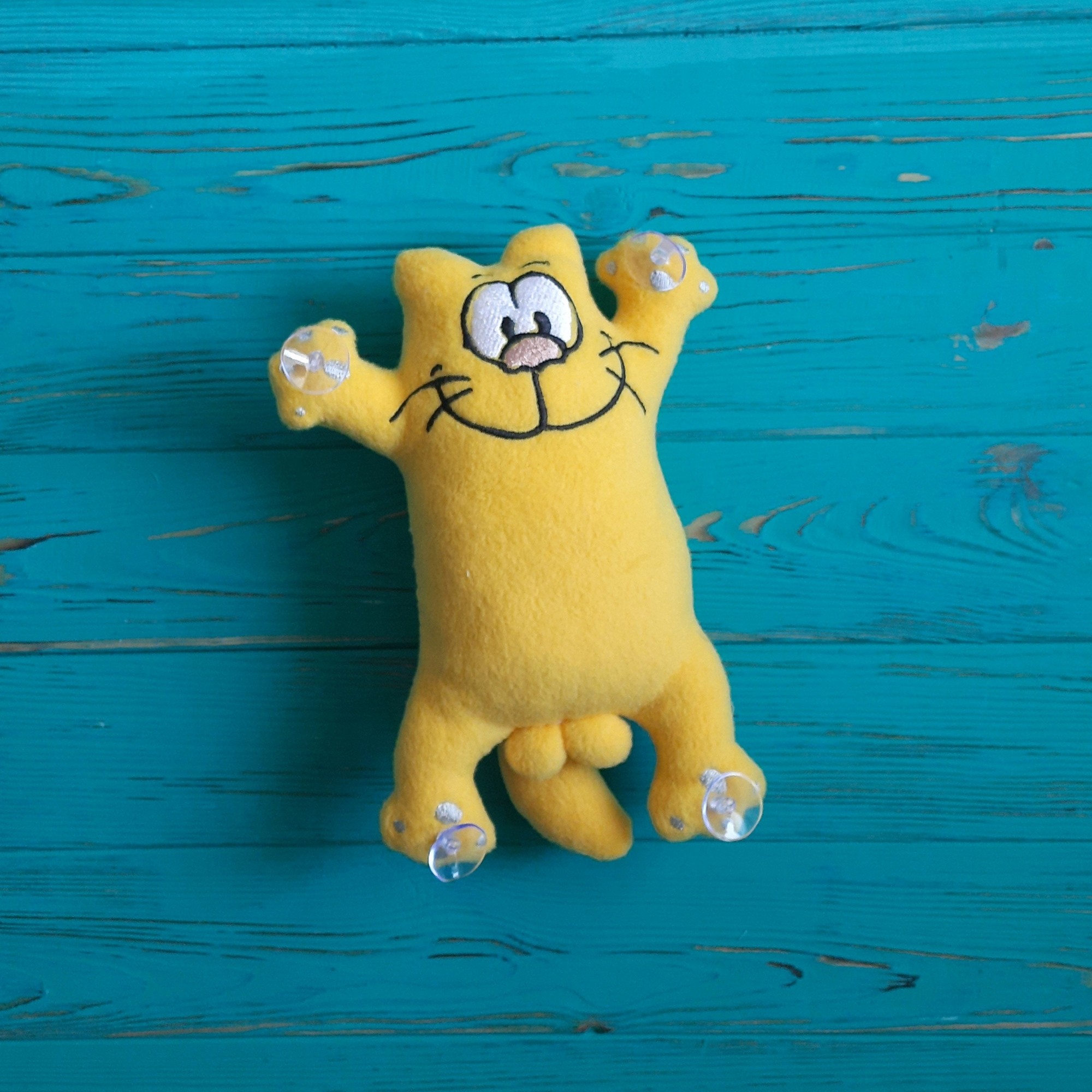 

Мягкая игрушка на присосках в авто Baby Textile Кот Саймон Ручная работа 26 см Желтый