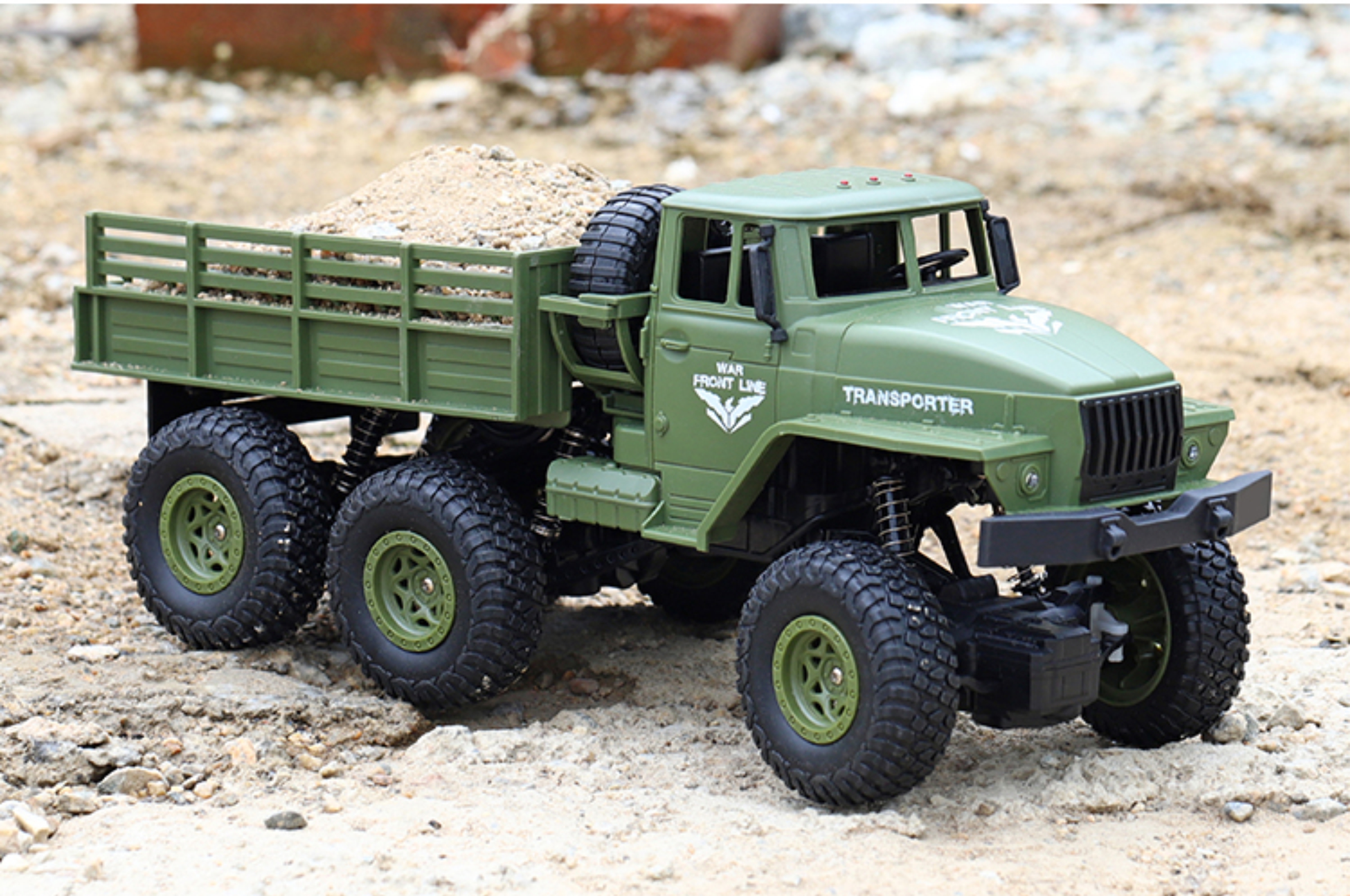 

Машинка на р/у JJRC Transporter Q68 1:18 Военный грузовик 4WD Зеленый