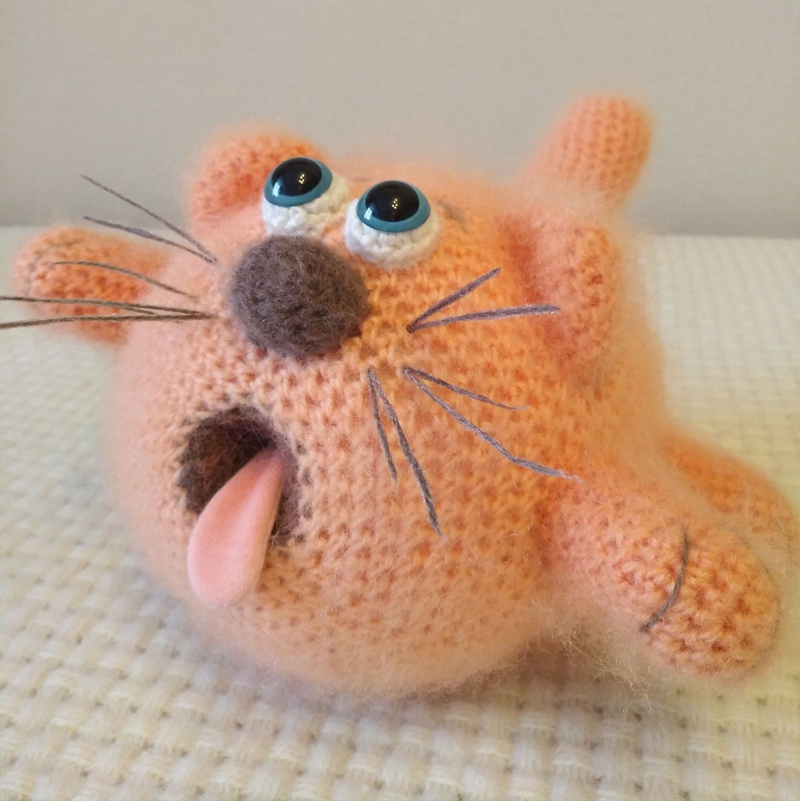 

Игрушка Hand-made Амигуруми Летающий котик , персиковый ,вязаный,16 см