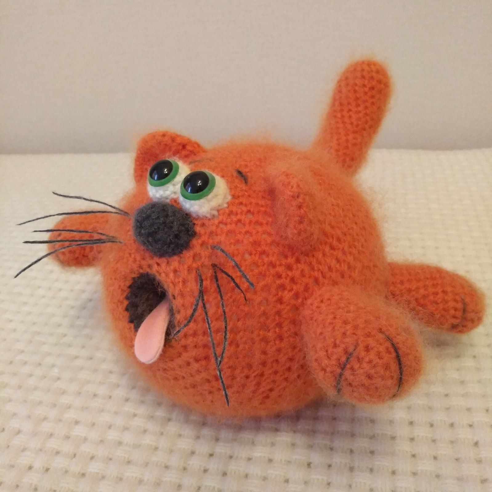 

Игрушка Hand-made Амигуруми Летающий котик , вязаная 16 см