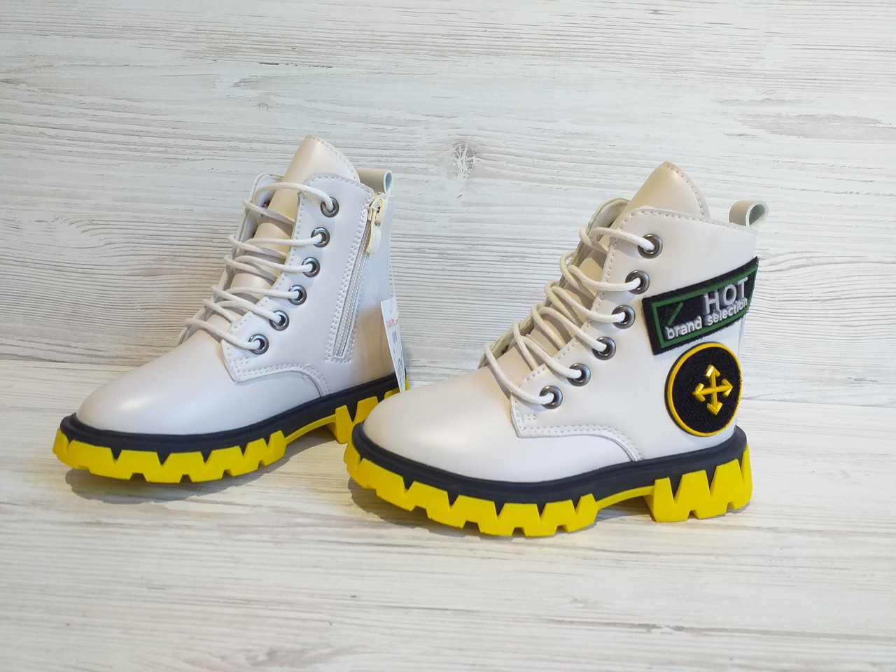 

Ботинки для девочки Discont OFF-WHITE В7111-1 26 Молочные