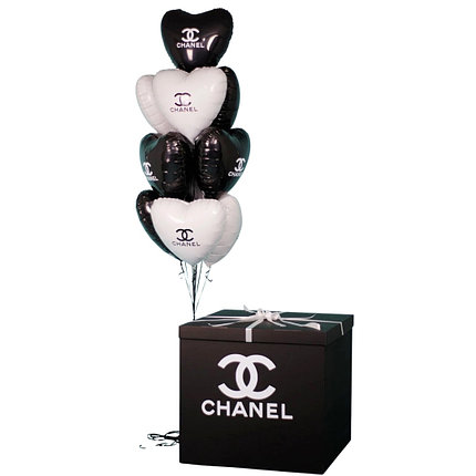 

Коробка сюрприз "CHANEL" с фольгированным сердцами и наклейкой CHANEL