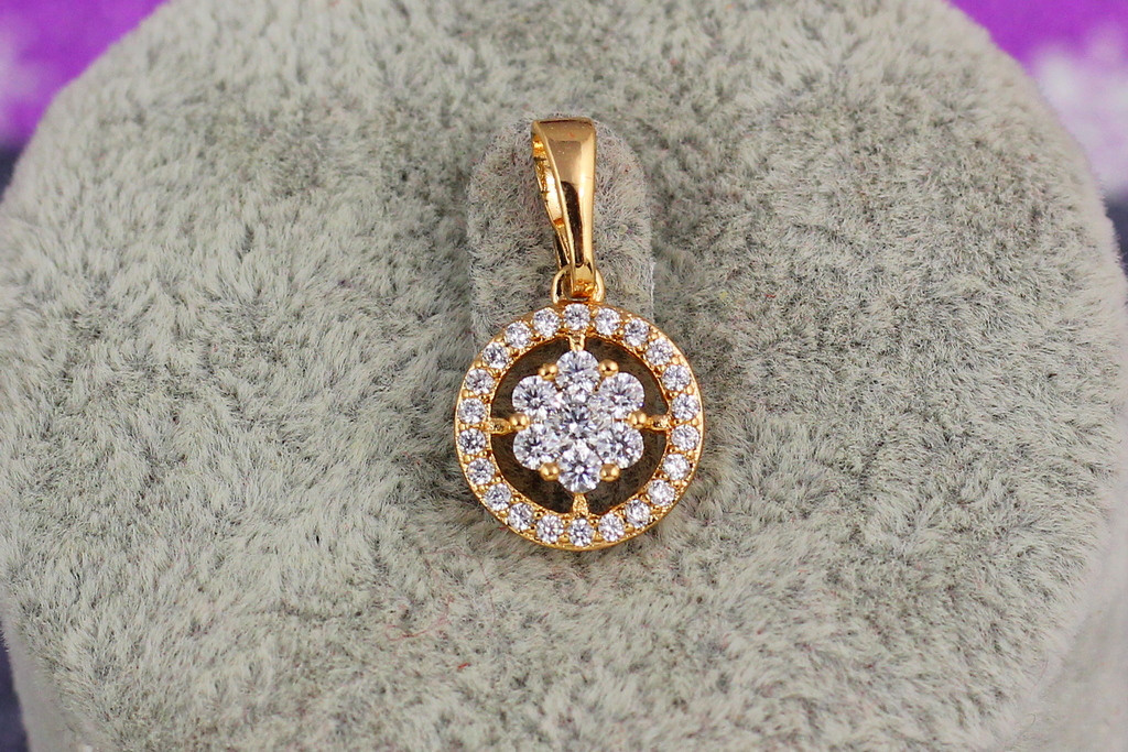 

Кулон Xuping Jewelry цветок в ободке из камней 1.1 см золотистый