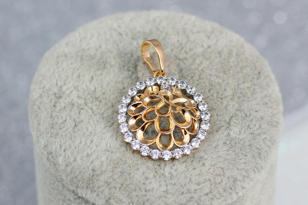 

Кулон Xuping Jewelry хризантема в ободке из камней 2 см золотистый