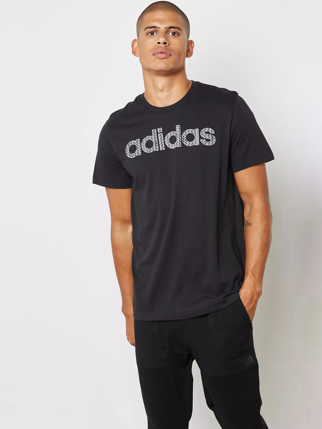 

Футболка Adidas CD9266 M Черная