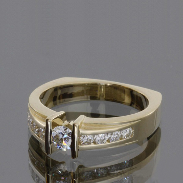 

Золотое кольцо с бриллиантами "Услада" Y 0685 размер 17