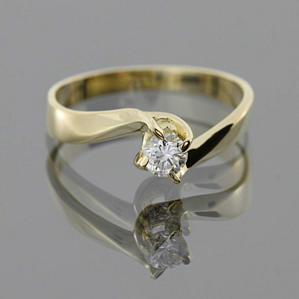 

Золотое кольцо с бриллиантом "Франческа" Y 0031/1 размер 17