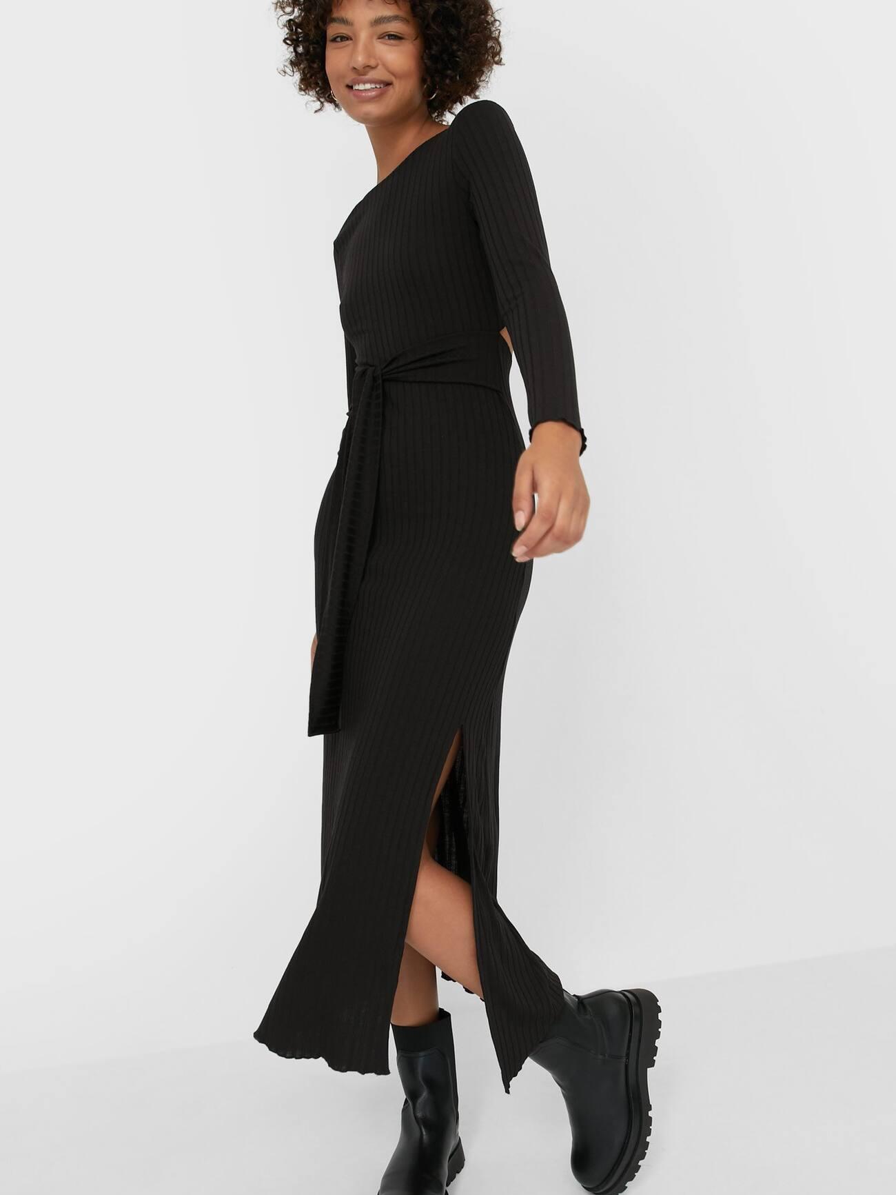 

Платье Stradivarius XAZ283616RMYN L Черное