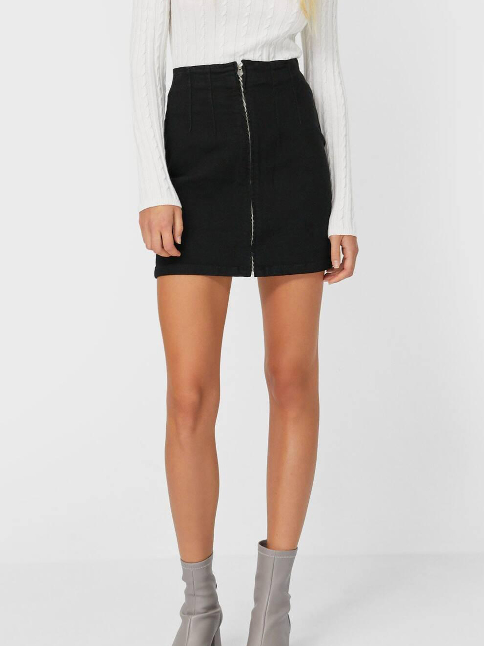 

Юбка Stradivarius XAZ283657XDHE 42 Черная