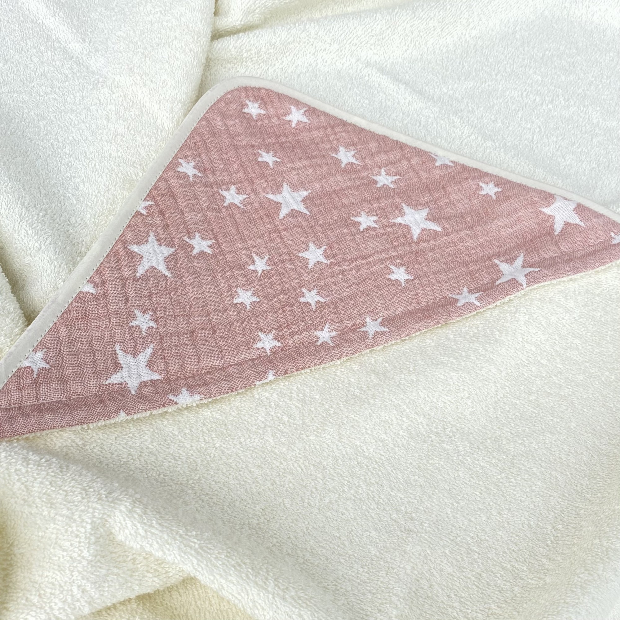 

Детское махровое полотенце-уголок с муслиновым капюшоном 100х120 см TINO baby, розовое