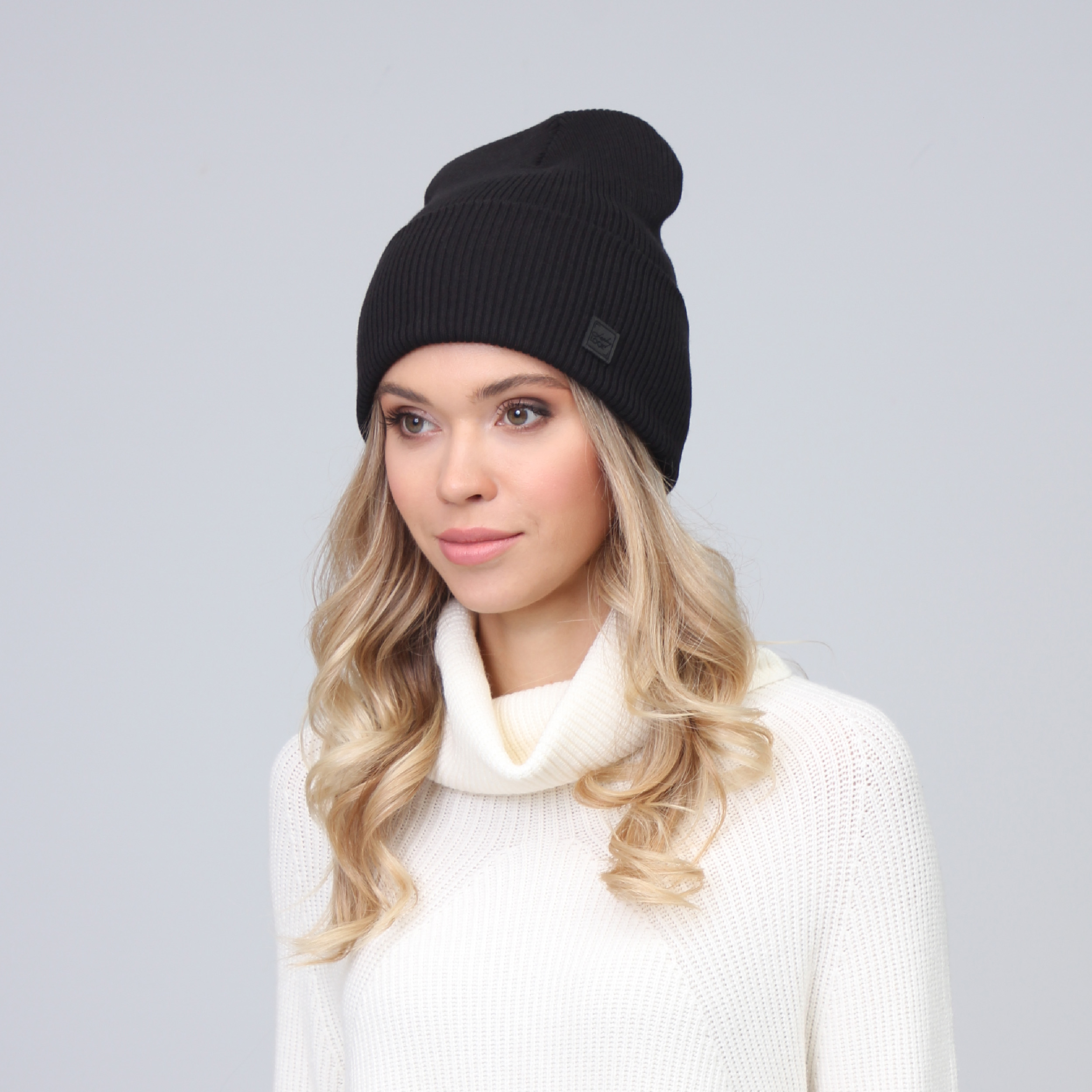 

Шапка женская LuckyLook колпак 249-609 Черный