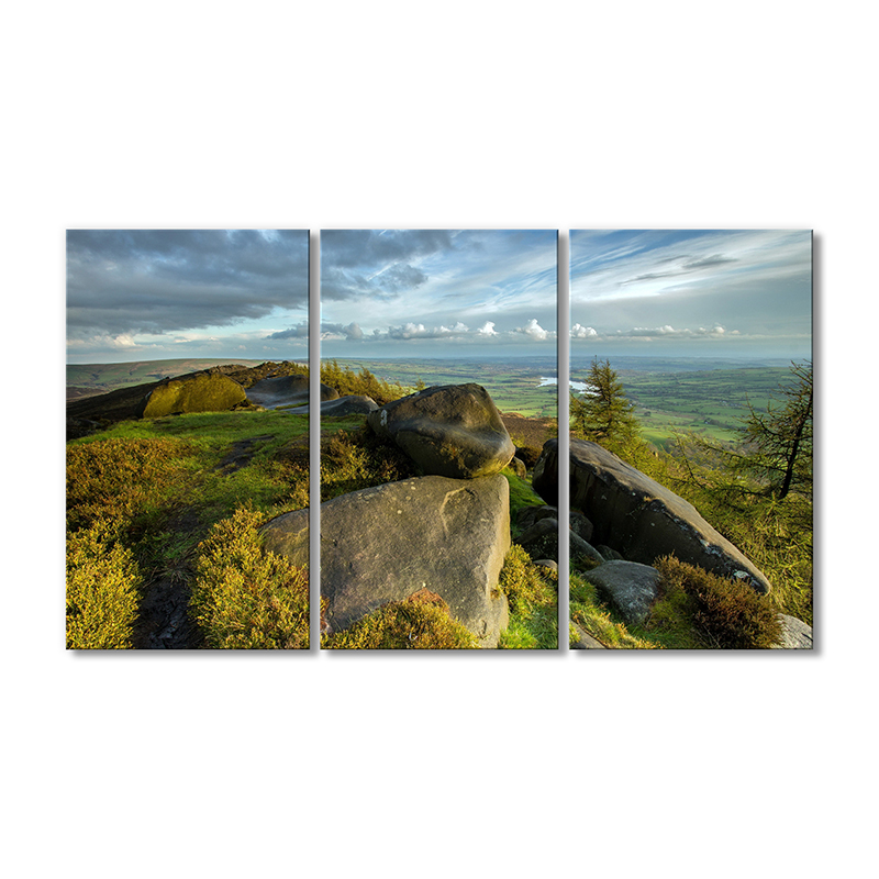 

Модульная картина Artel «Вершина горы лежат огромные камни, внизу простирается долина» 3 модуля 50x75 см