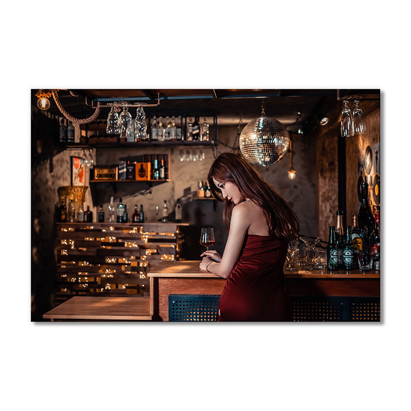 

Модульная картина Artel «Девушка за стойкой» 1 модуль 80x120 см