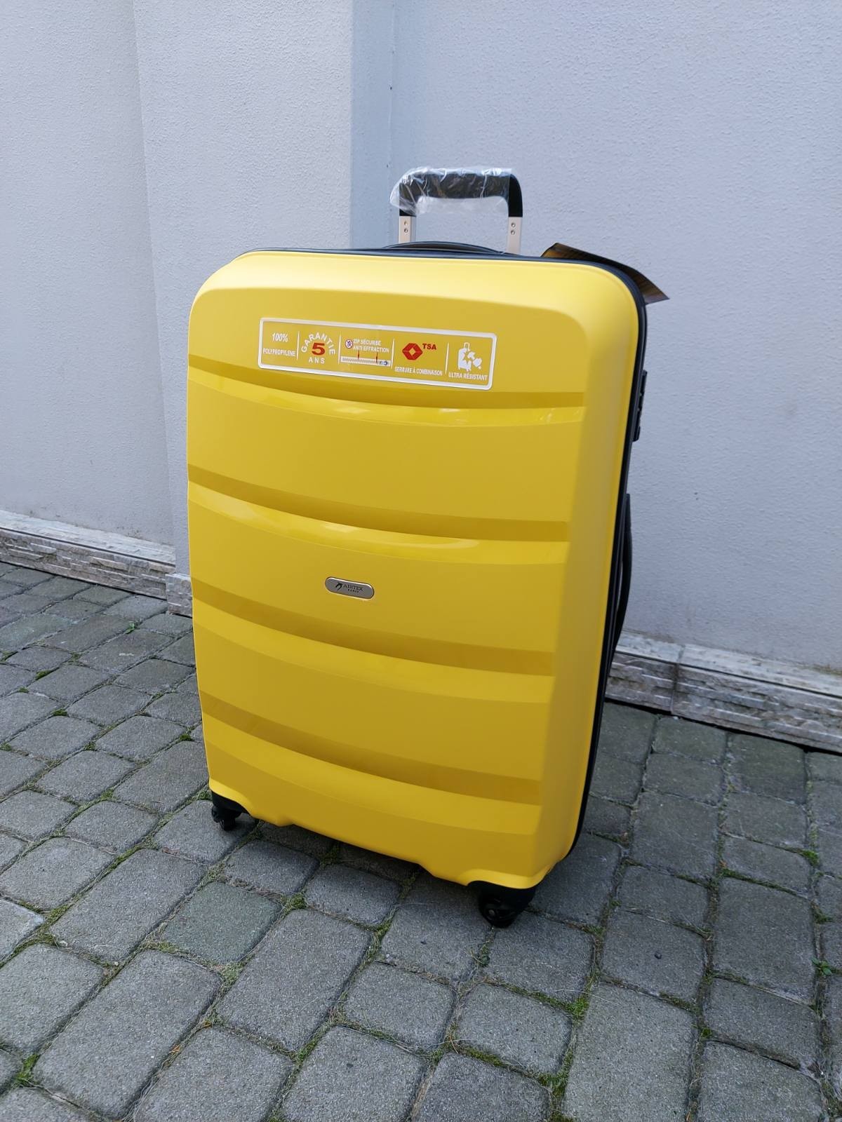 

Чемодан AIRTEX 229 жовтий розмір L