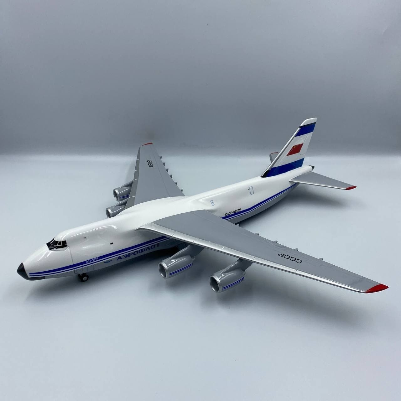 

Модель літака Antonov 124 Aeroflor (Blue kil livery) Reg: 82021