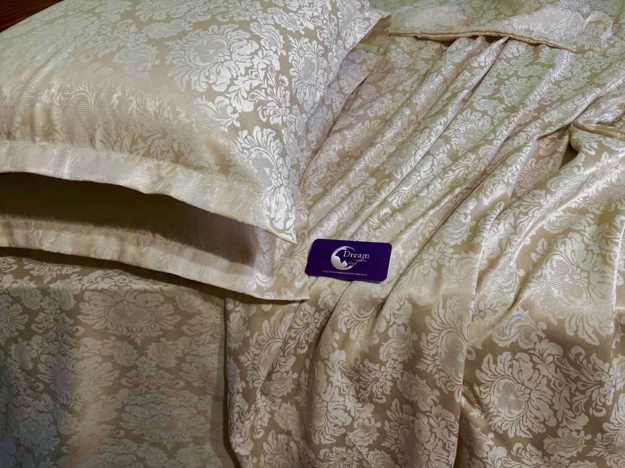 

Комплект постельного белья Dreamcat из Турецкого Сатин-жаккард Семейный Бежевый (наволочки 50х70)