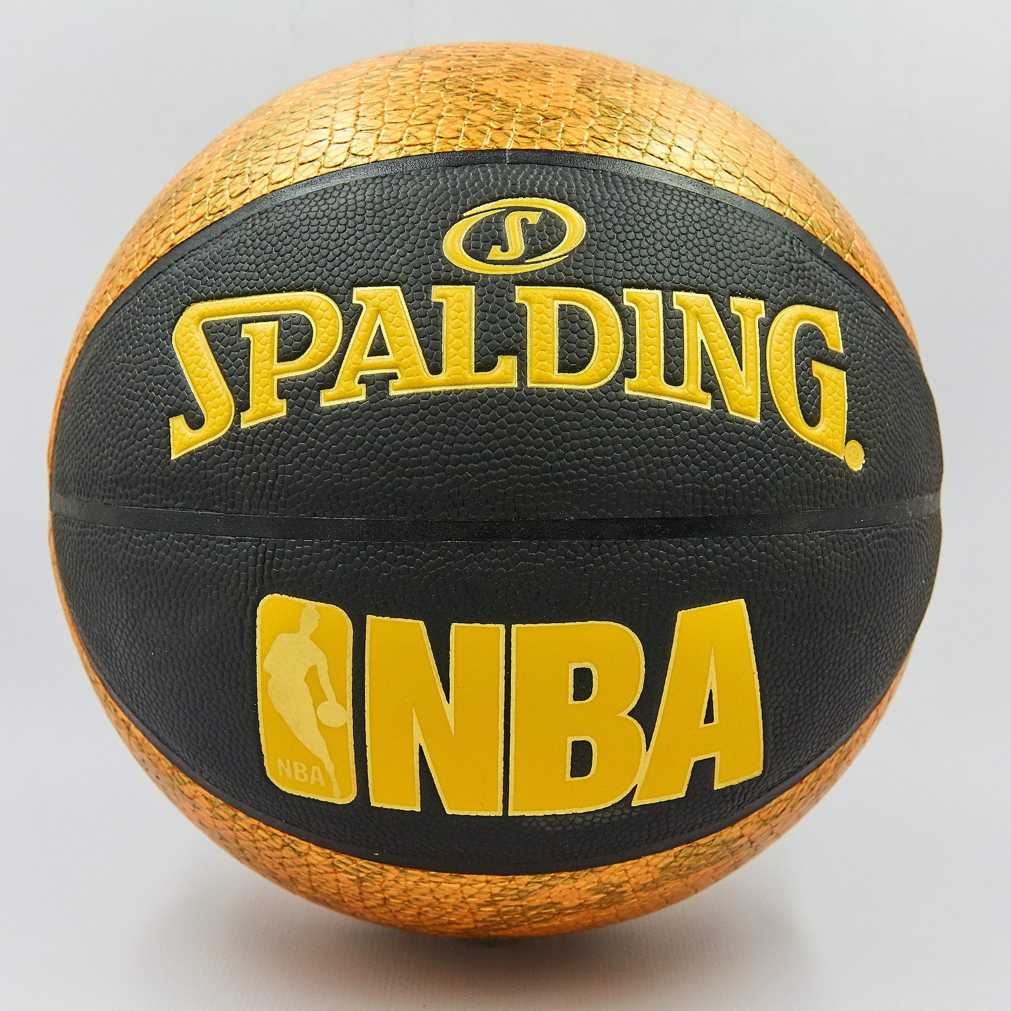 

Мяч баскетбольный Composite SNAKE Leather №7 SPALDING 76039Z NBA Trend Series (оранжевый-черный)