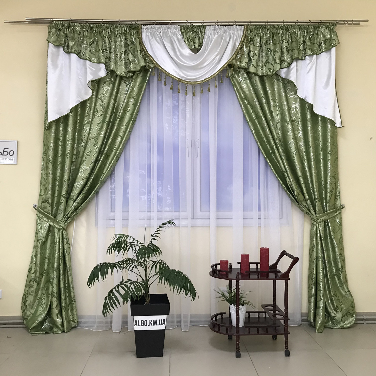 

Шторы в спальню ALBO 150х270cm (2 шт) и ламбрекен зеленый (LS-215-4)