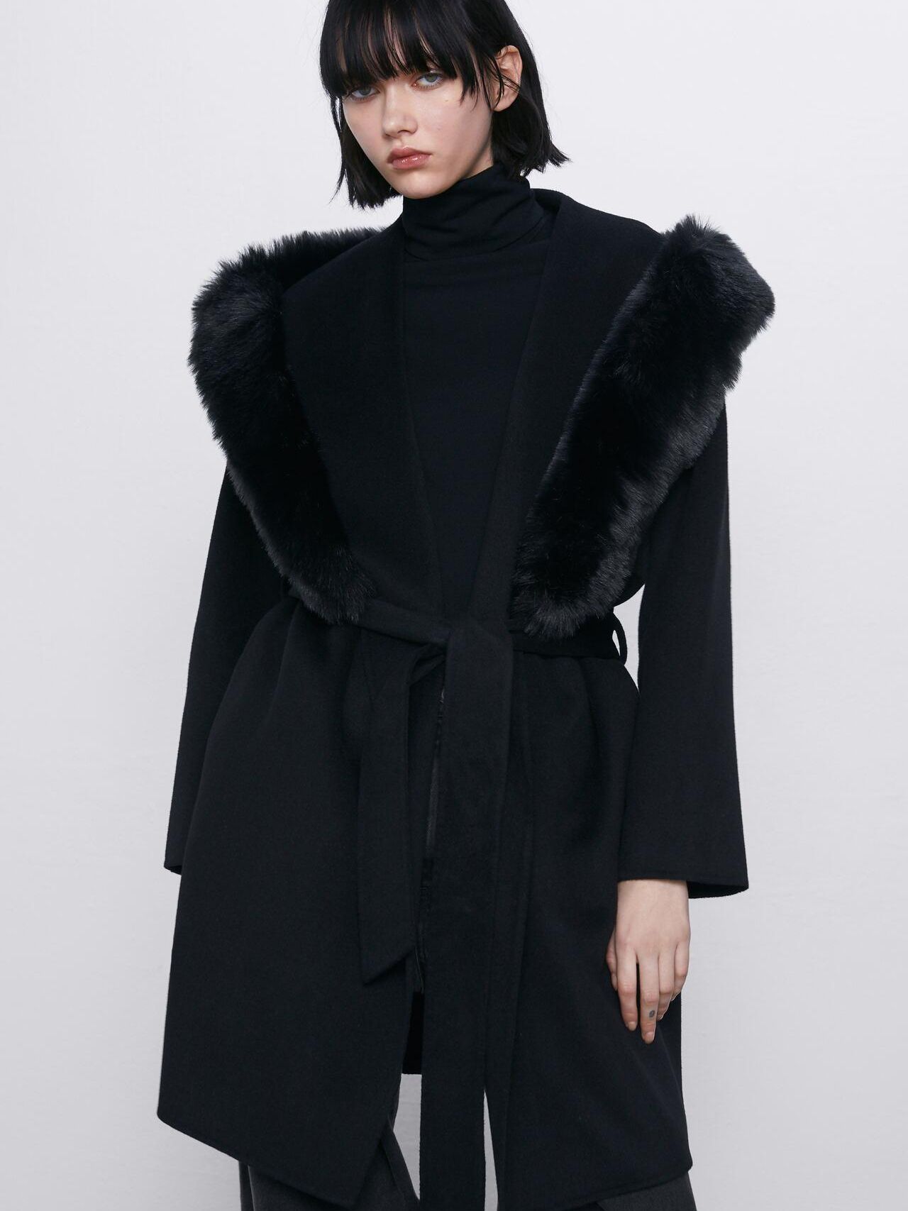 

Пальто Zara XAZ266079FIQP S Черное